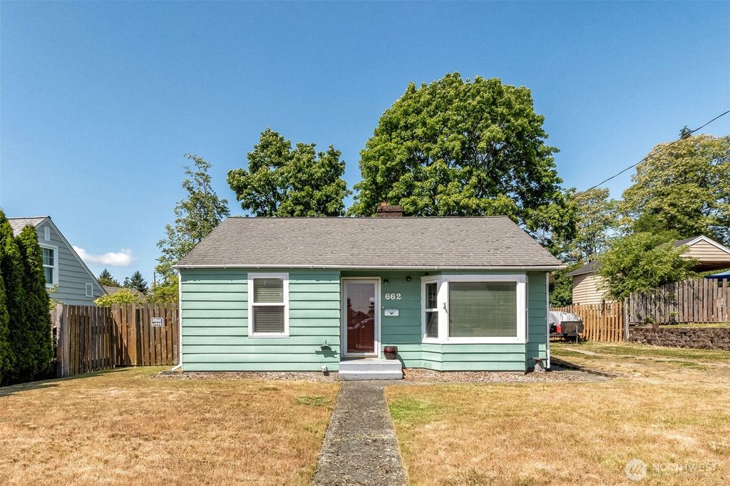 Photo of 662 SW 137th Street, Burien, WA 98166 (MLS # 2386181)