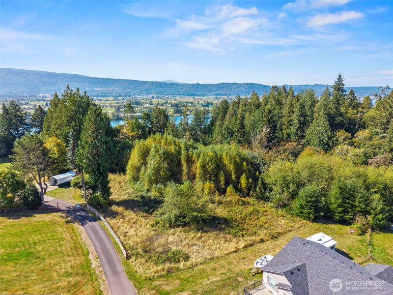 8 Cougar Falls Lane