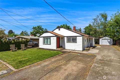 Photo of 1353 Monroe St ST, Walla Walla, WA 99362 (MLS # 2519870)