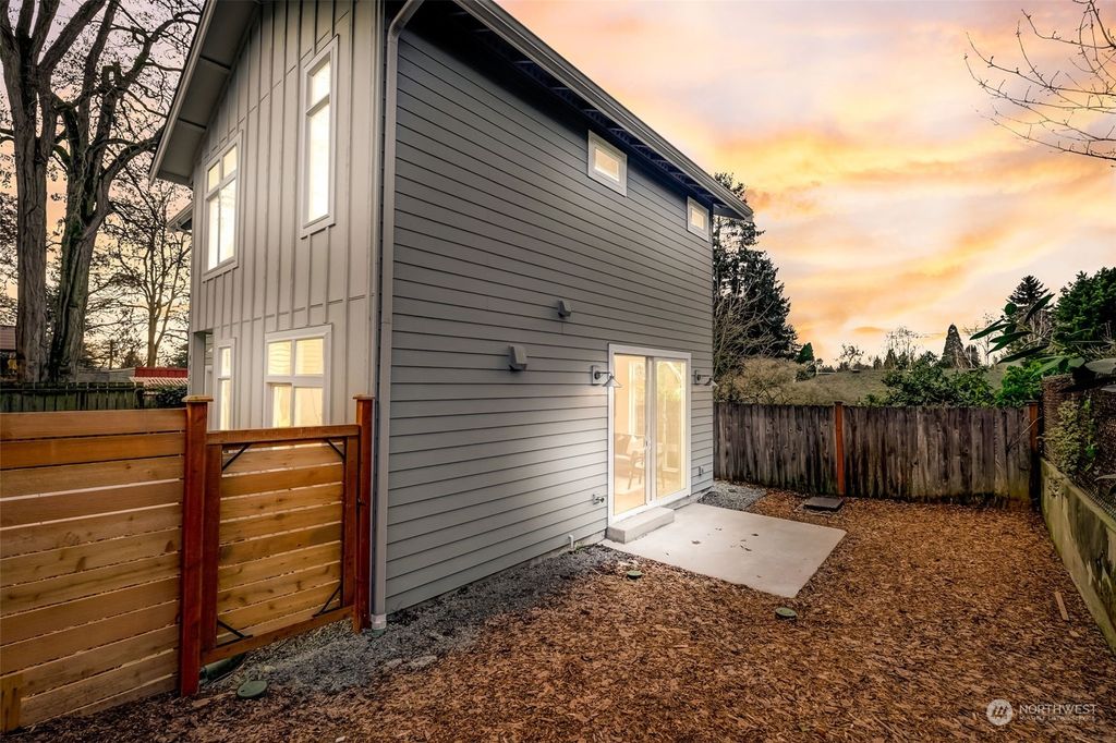 Photo of 6021 28th Avenue NE, Seattle, WA 98115 (MLS # 2191856)