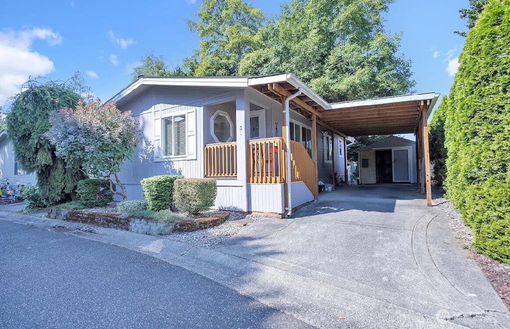 Photo of 11100 4th Avenue W #31, Everett, WA 98204 (MLS # 2566709)