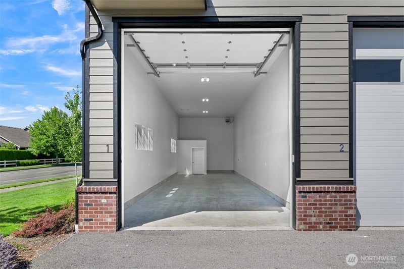 2203 Mercedes Drive 4