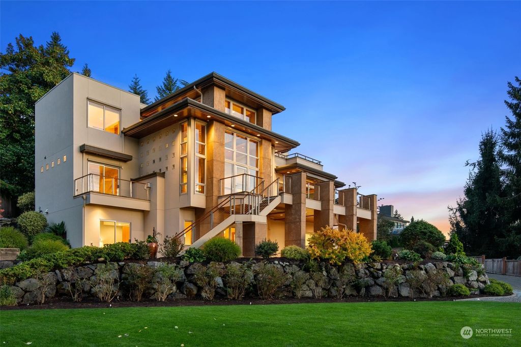 Photo of 10432 NE 47th Place, Kirkland, WA 98033 (MLS # 2183797)