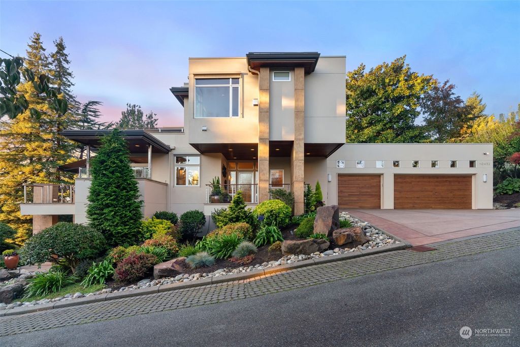 Photo of 10432 NE 47th Place, Kirkland, WA 98033 (MLS # 2183797)