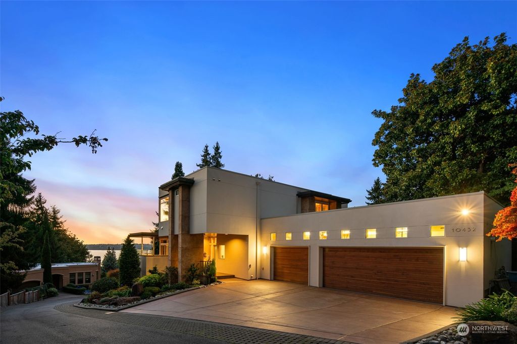 Photo of 10432 NE 47th Place, Kirkland, WA 98033 (MLS # 2183797)