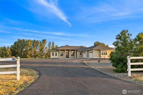 Photo of 240 Majestic Heights Drive, Ellensburg, WA 98926 (MLS # 2588460)