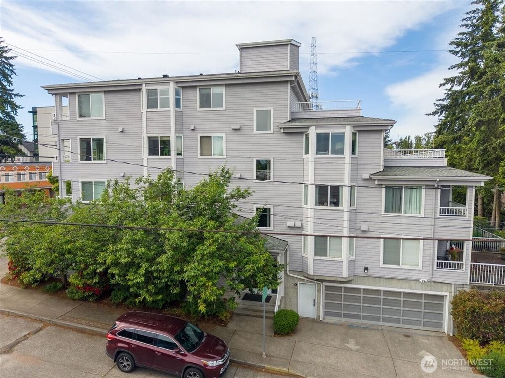 Photo of 1000 NE 88th Street #304, Seattle, WA 98115 (MLS # 2531264)