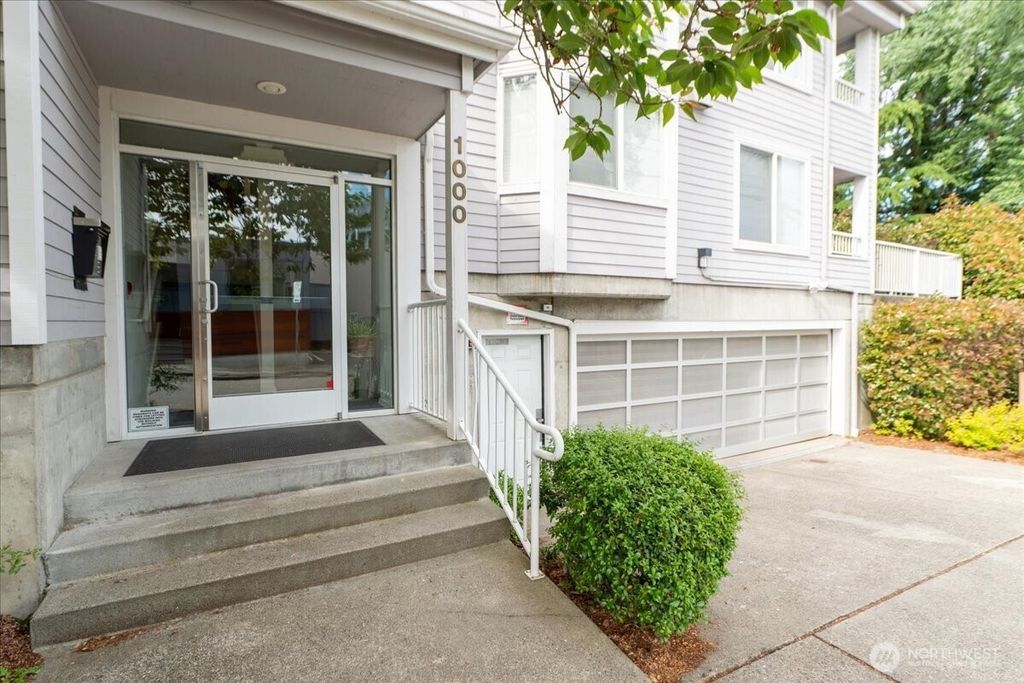 Photo of 1000 NE 88th Street #304, Seattle, WA 98115 (MLS # 2531264)
