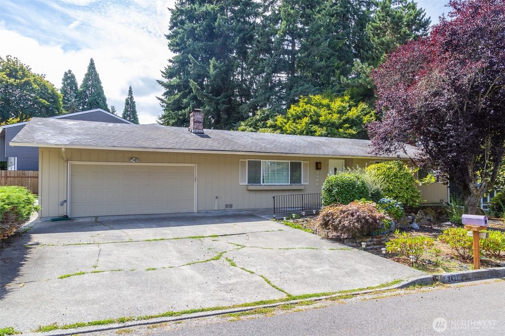Photo of 2401 SW 318th Street, Federal Way, WA 98023 (MLS # 2423019)