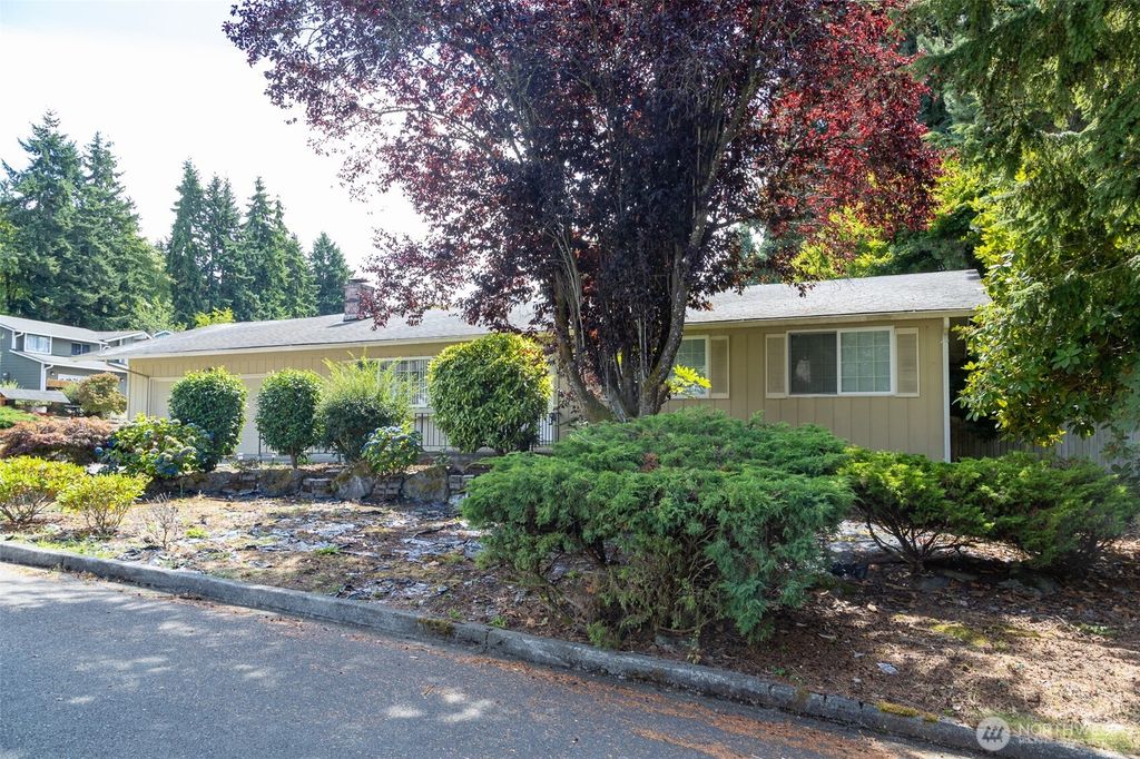 Photo of 2401 SW 318th Street, Federal Way, WA 98023 (MLS # 2423019)