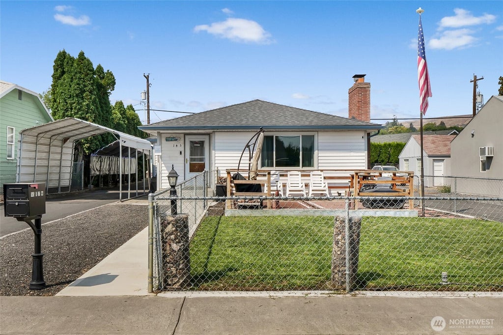 Photo of 145 NW F Street, Ephrata, WA 98823 (MLS # 2574938)