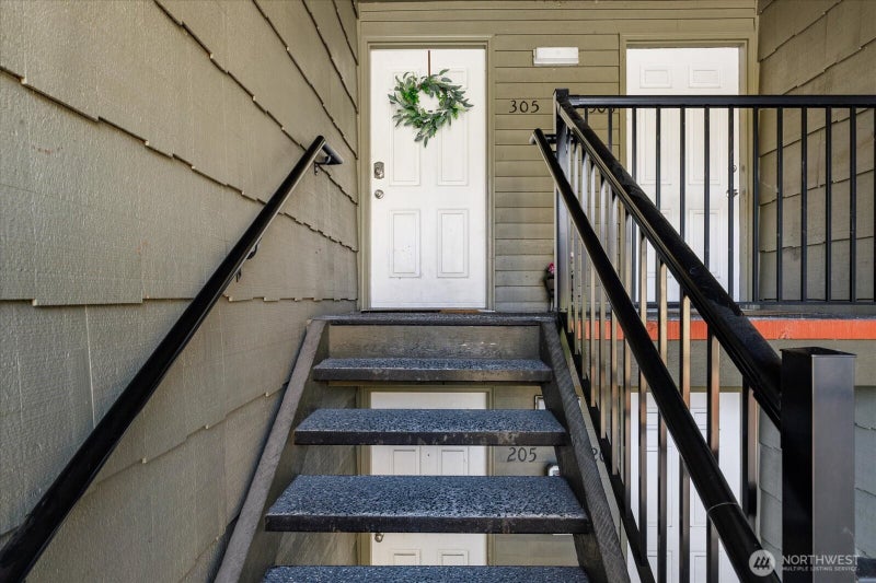 270 SE Barrington Drive B305