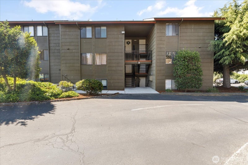 270 SE Barrington Drive B305