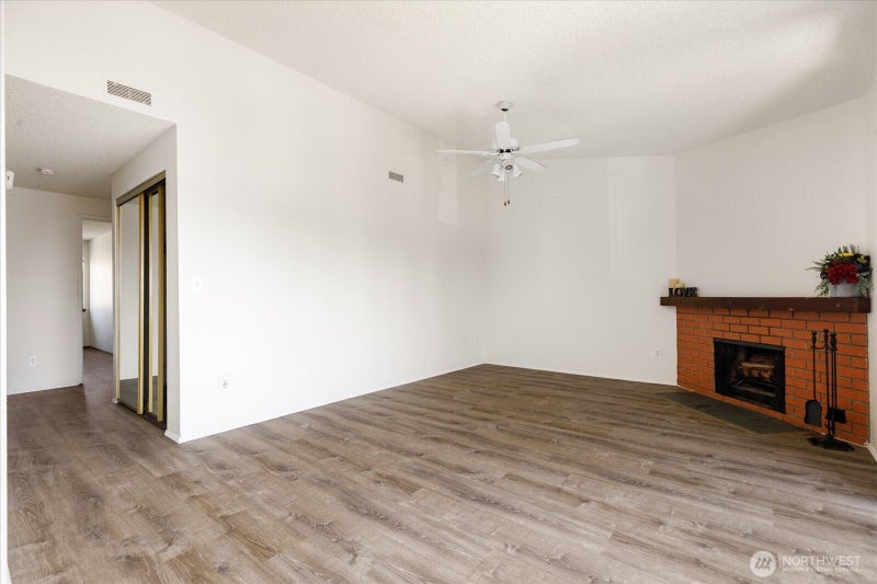270 SE Barrington Drive B305