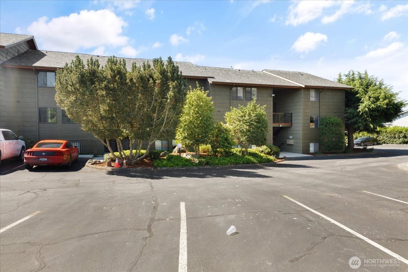 270 SE Barrington Drive B305
