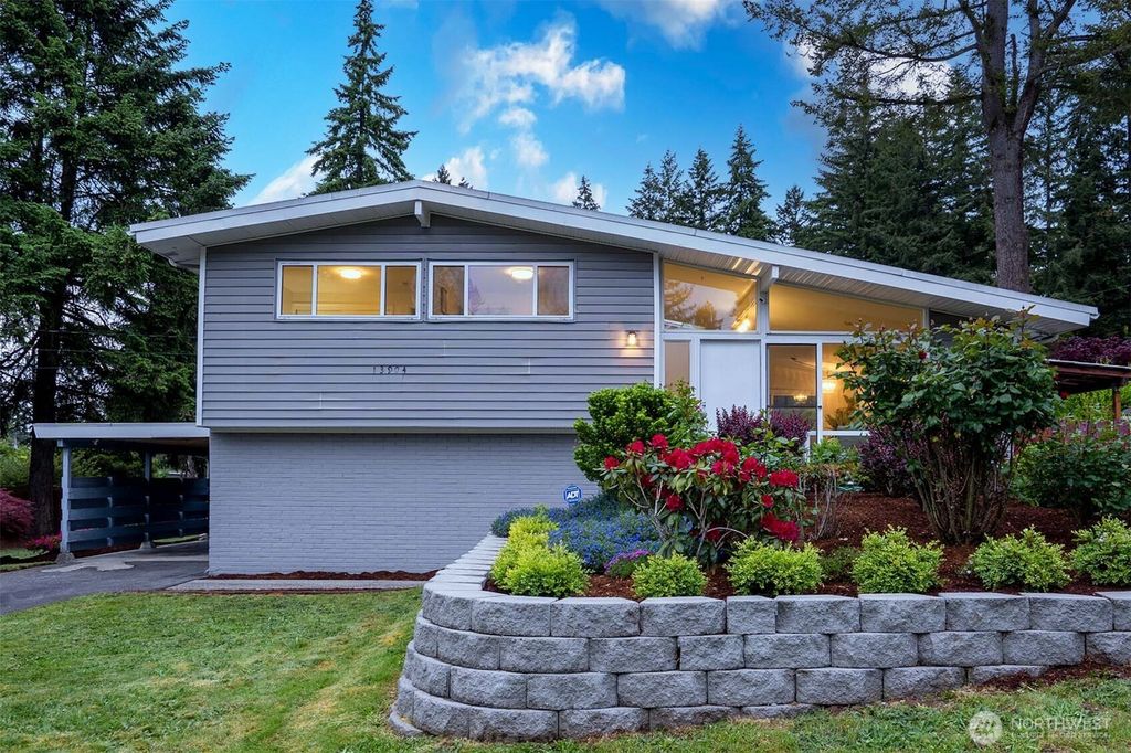 Photo of 13904 SE 38th Pl Pl, Bellevue, WA 98006 (MLS # 2377790)