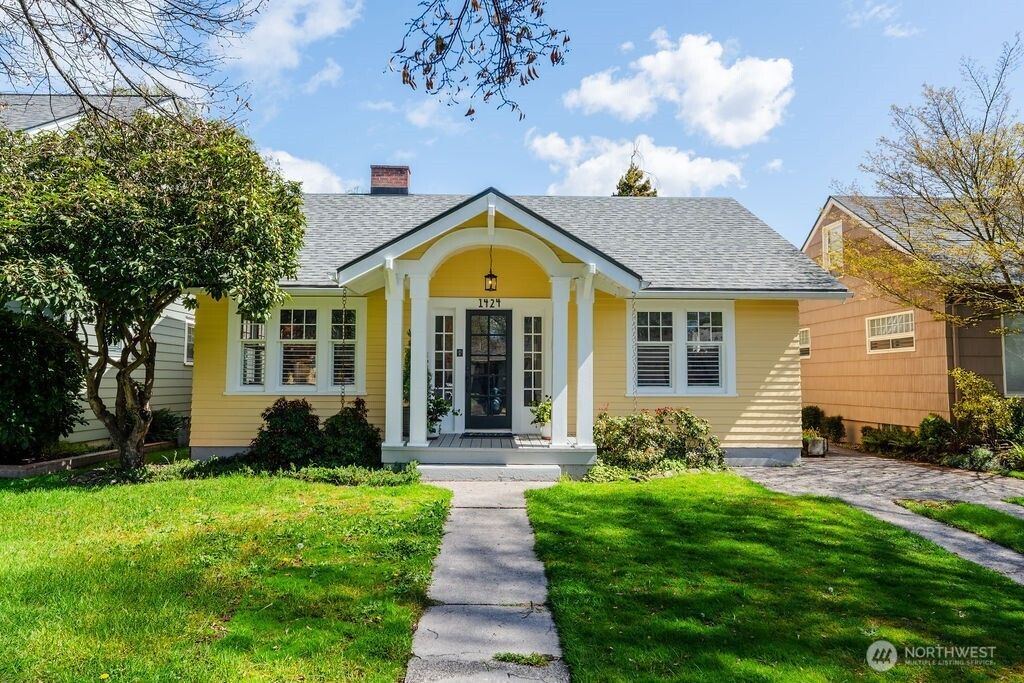 Photo of 1424 25th Avenue, Longview, WA 98632 (MLS # 2504556)