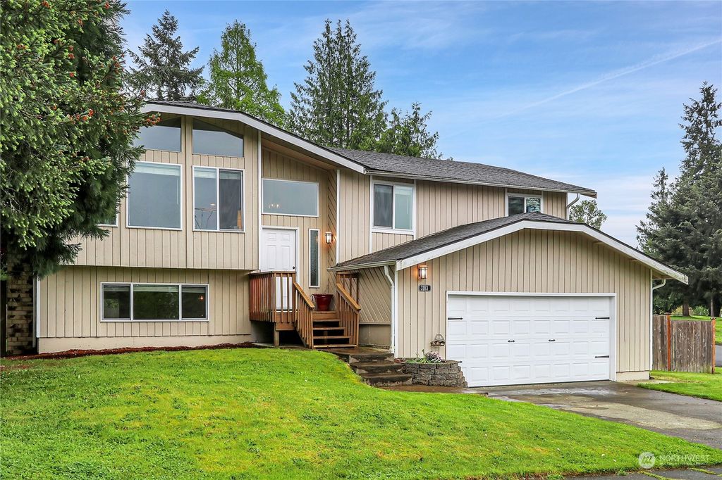 Photo of 3103 SE 17th Court, Renton, WA 98058 (MLS # 2231356)