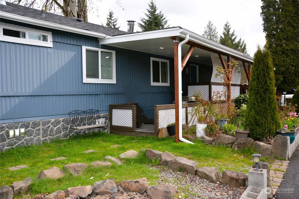 Photo of 415 Lakeview Road #B-9, Lynnwood, WA 98087 (MLS # 2221767)