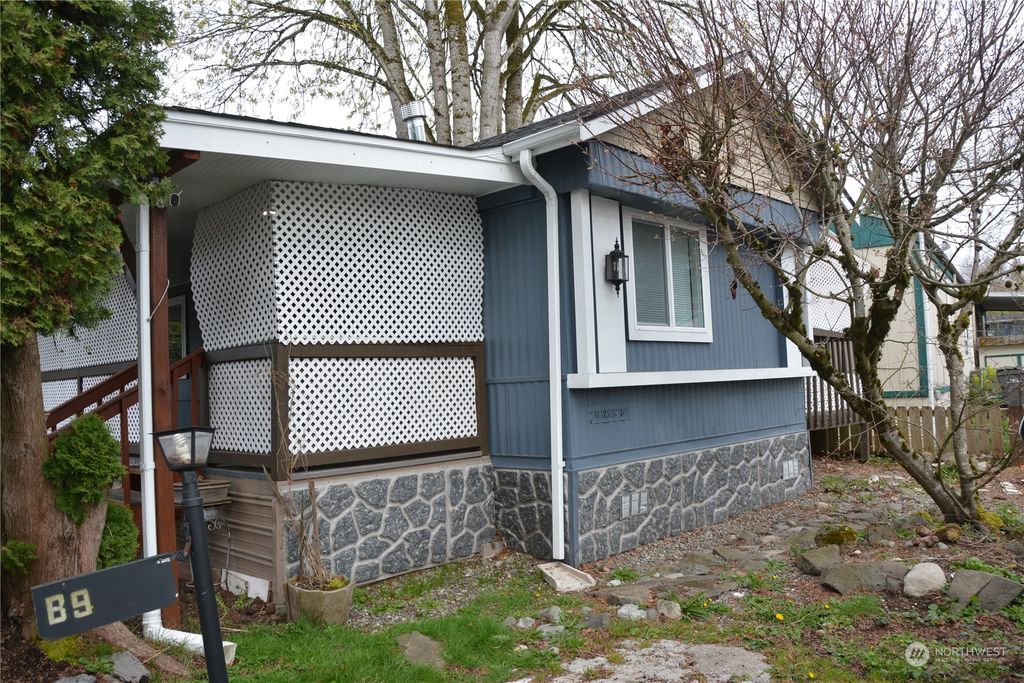 Photo of 415 Lakeview Road #B-9, Lynnwood, WA 98087 (MLS # 2221767)