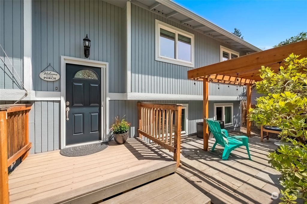 Photo of 15852 199th Avenue NE, Woodinville, WA 98077 (MLS # 2060262)