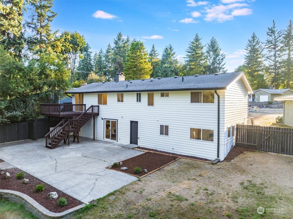 Photo of 31039 7th Avenue SW, Federal Way, WA 98023 (MLS # 2150648)