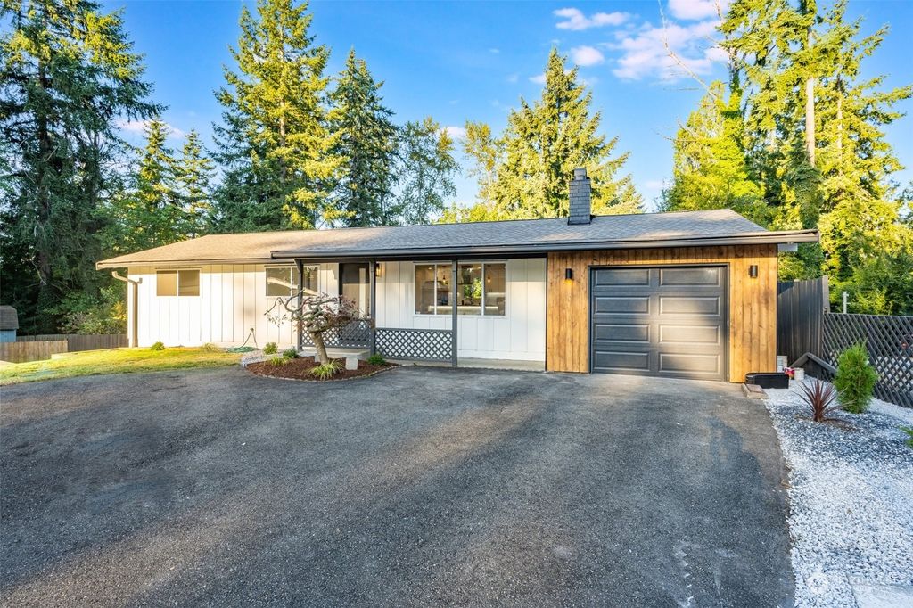 Photo of 31039 7th Avenue SW, Federal Way, WA 98023 (MLS # 2150648)
