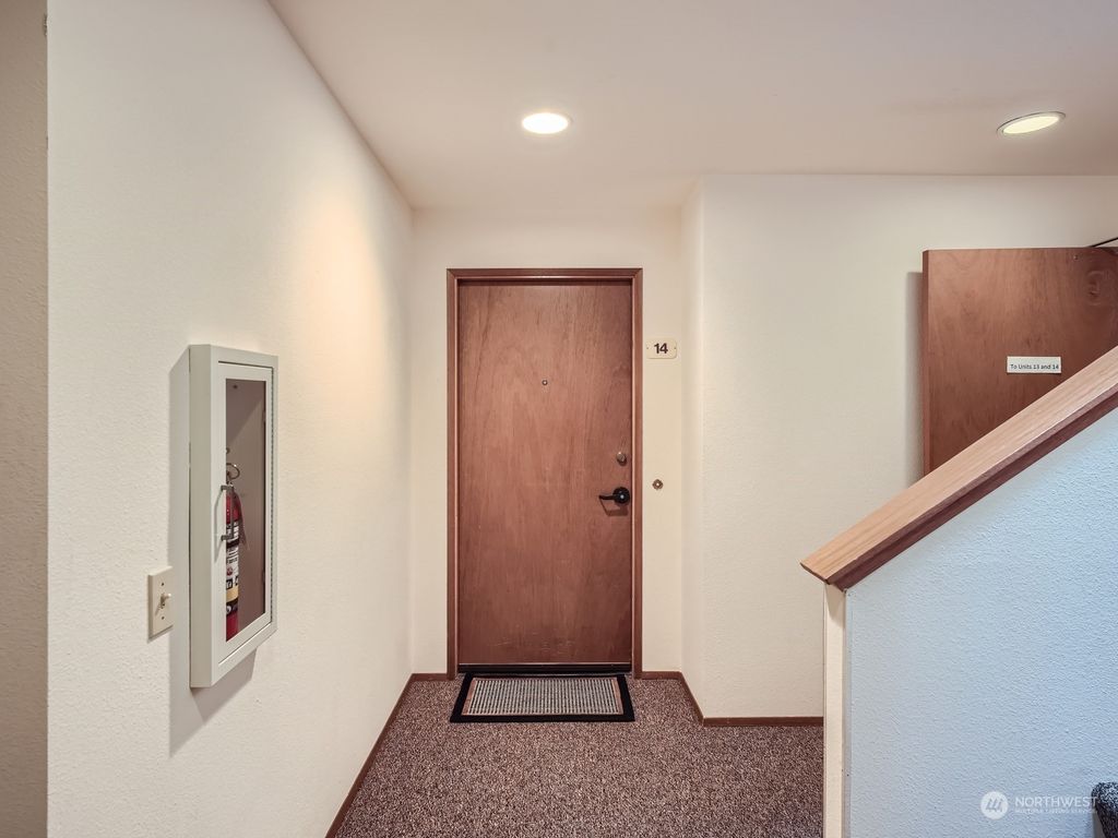 Photo of 912 S 248th Street #14, Des Moines, WA 98198 (MLS # 2188956)
