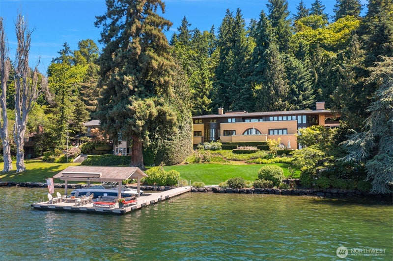415 Shoreland Drive SE