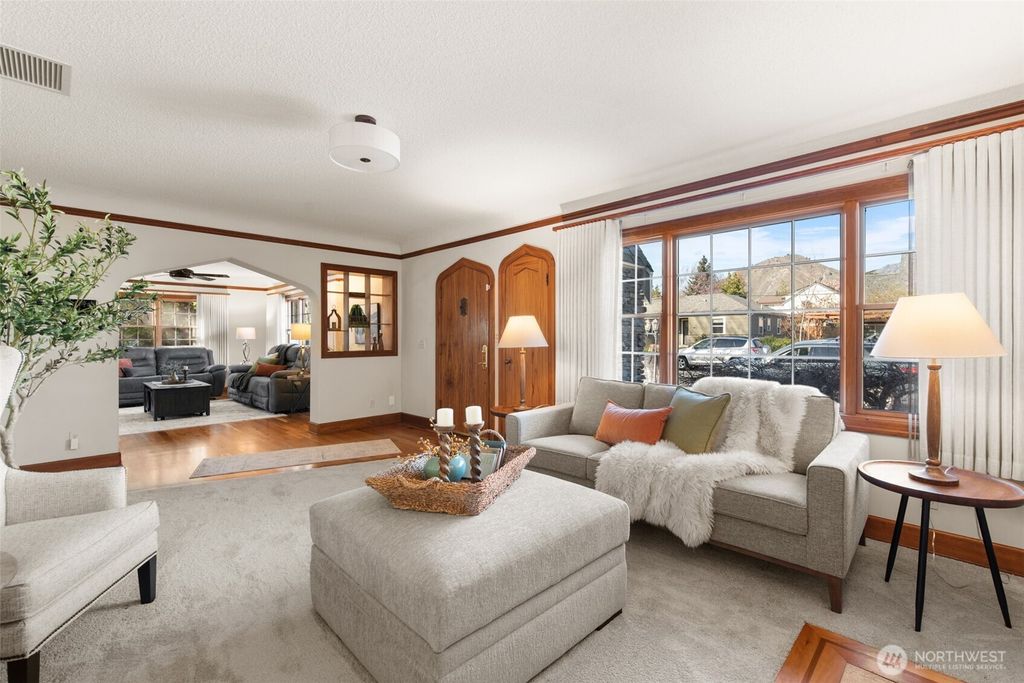 Photo of 15 Furney Street, Wenatchee, WA 98801 (MLS # 2491936)