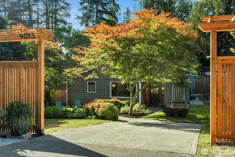 Photo of 9013 25th Avenue NE, Seattle, WA 98115 (MLS # 2591224)