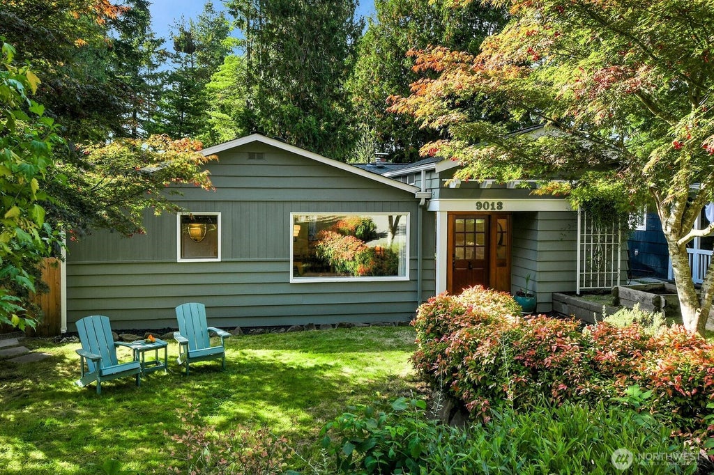 Photo of 9013 25th Avenue NE, Seattle, WA 98115 (MLS # 2591224)