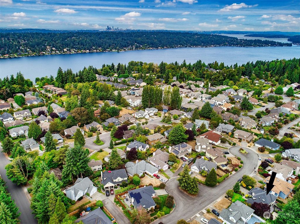 Photo of 6326 114th Avenue SE, Bellevue, WA 98006 (MLS # 2161251)