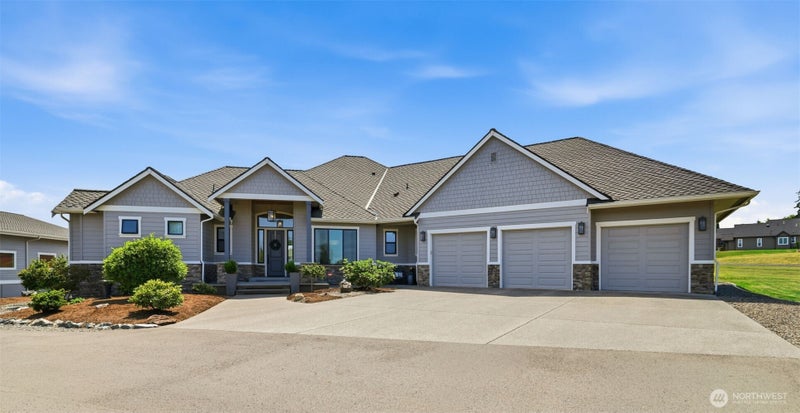 28210 142nd St E / AIRSTRIP HOME