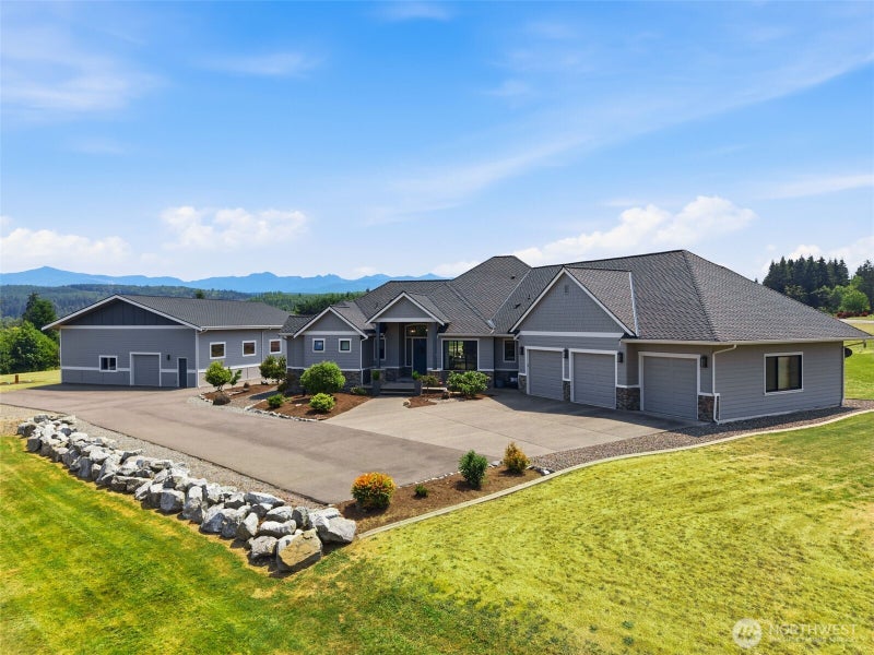 28210 142nd St E / AIRSTRIP HOME