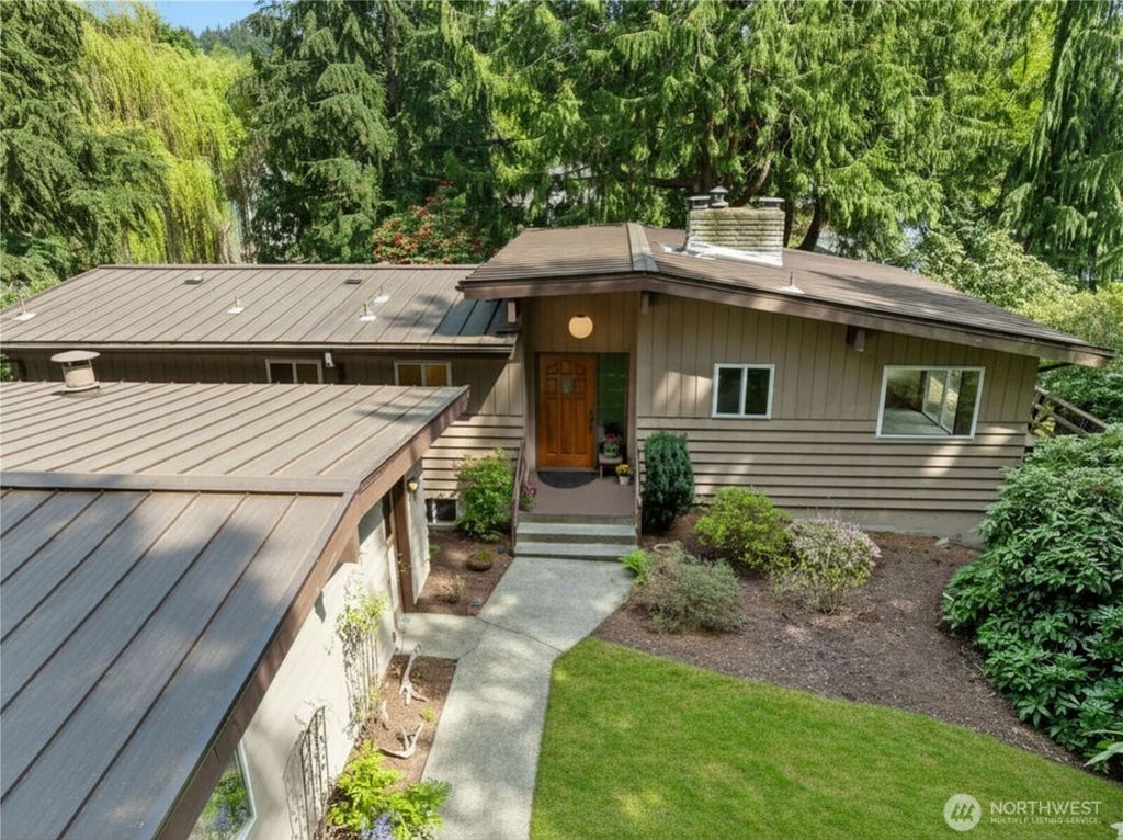 Photo of 3061 NE 203rd Street, Lake Forest Park, WA 98155 (MLS # 2516358)