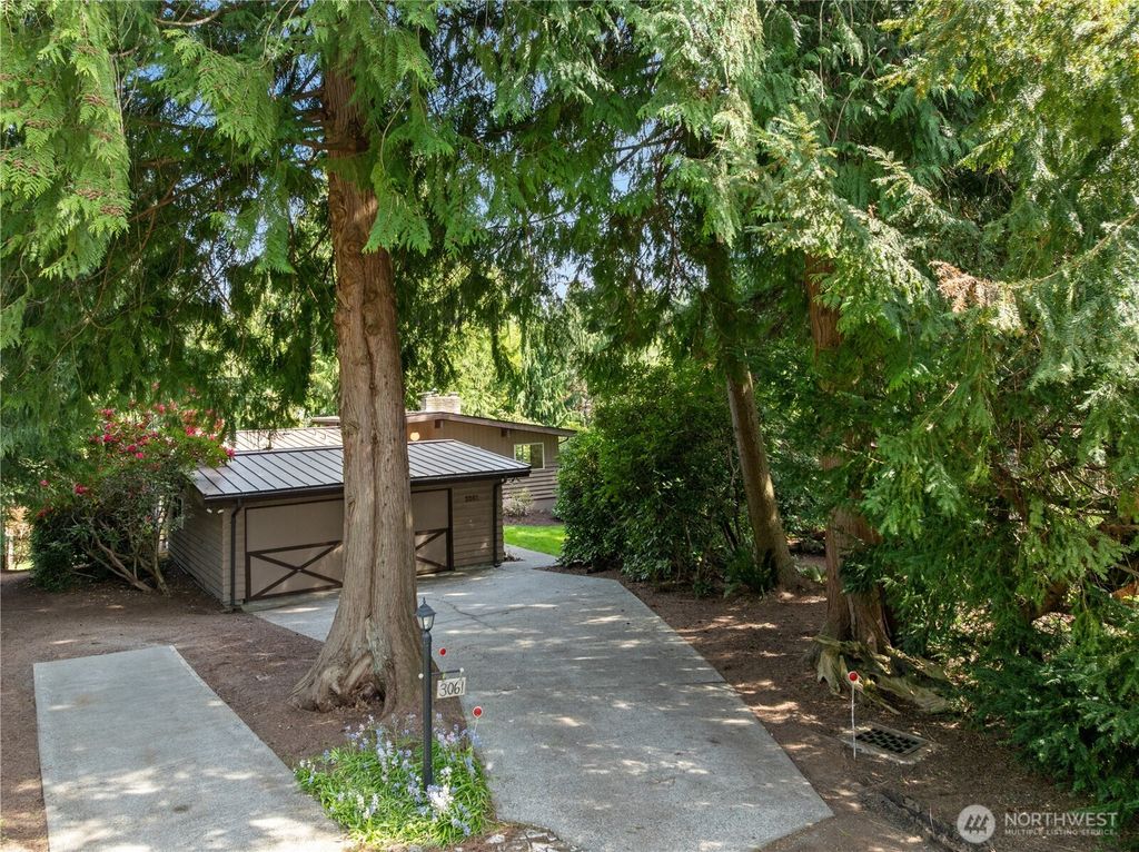 Photo of 3061 NE 203rd Street, Lake Forest Park, WA 98155 (MLS # 2516358)
