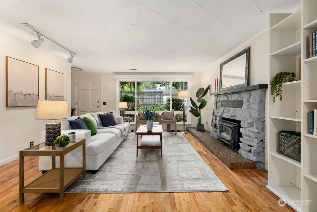 Photo of 12506 12th Avenue NE, Seattle, WA 98125 (MLS # 2288757)