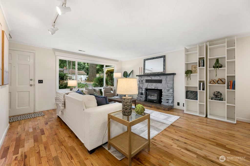 Photo of 12506 12th Avenue NE, Seattle, WA 98125 (MLS # 2288757)
