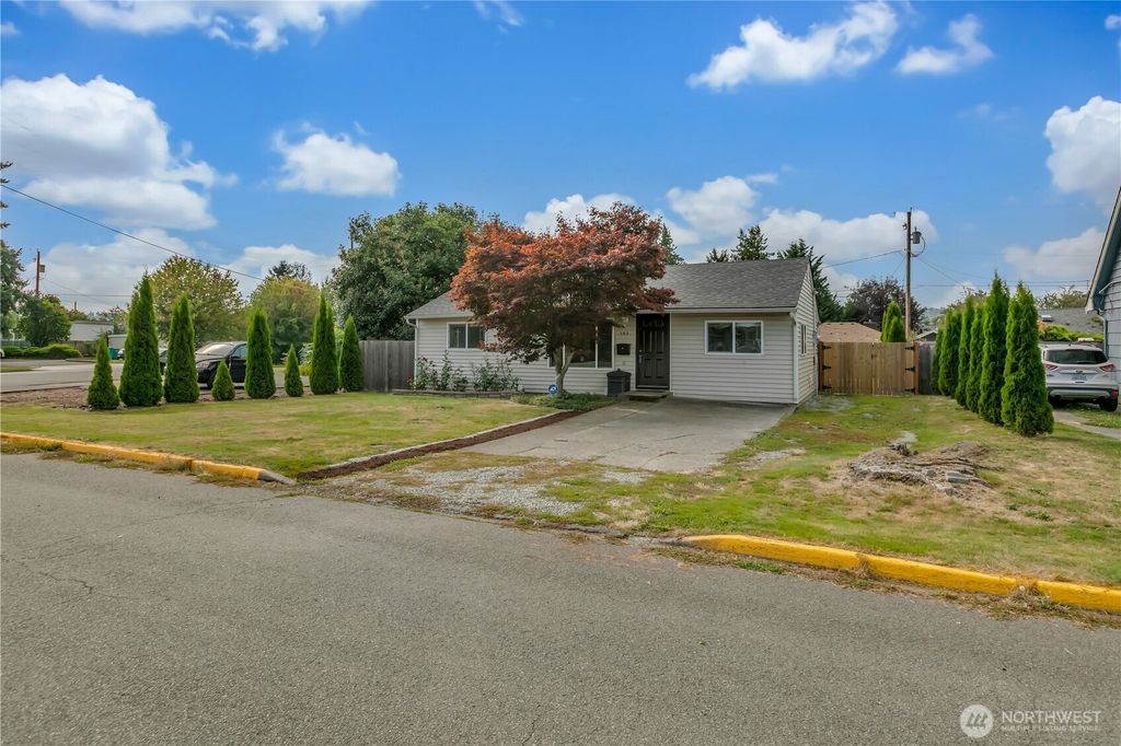 Photo of 505 B Street NE, Auburn, WA 98002 (MLS # 2455546)