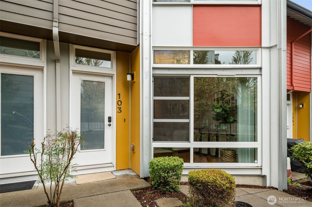 Photo of 15212 NE 81st Way #103, Redmond, WA 98052 (MLS # 2433415)