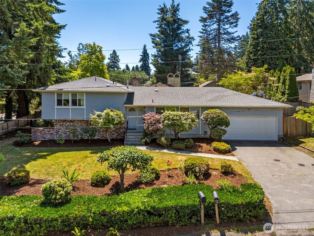 Photo of 12055 25th Avenue NE, Seattle, WA 98125 (MLS # 2431687)