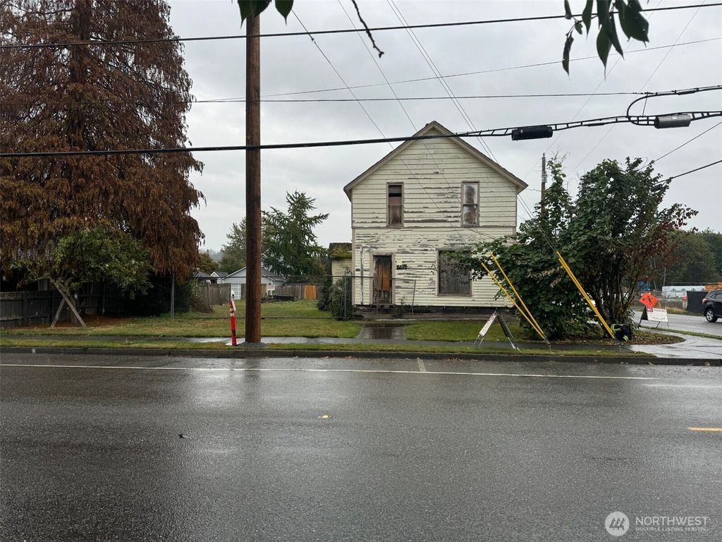 Photo of 401 Pine Avenue, Snohomish, WA 98290 (MLS # 2438207)