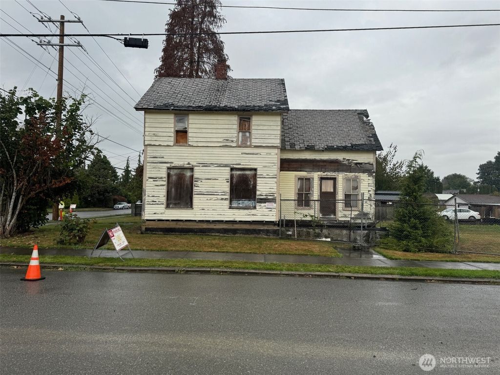 Photo of 401 Pine Avenue, Snohomish, WA 98290 (MLS # 2438207)