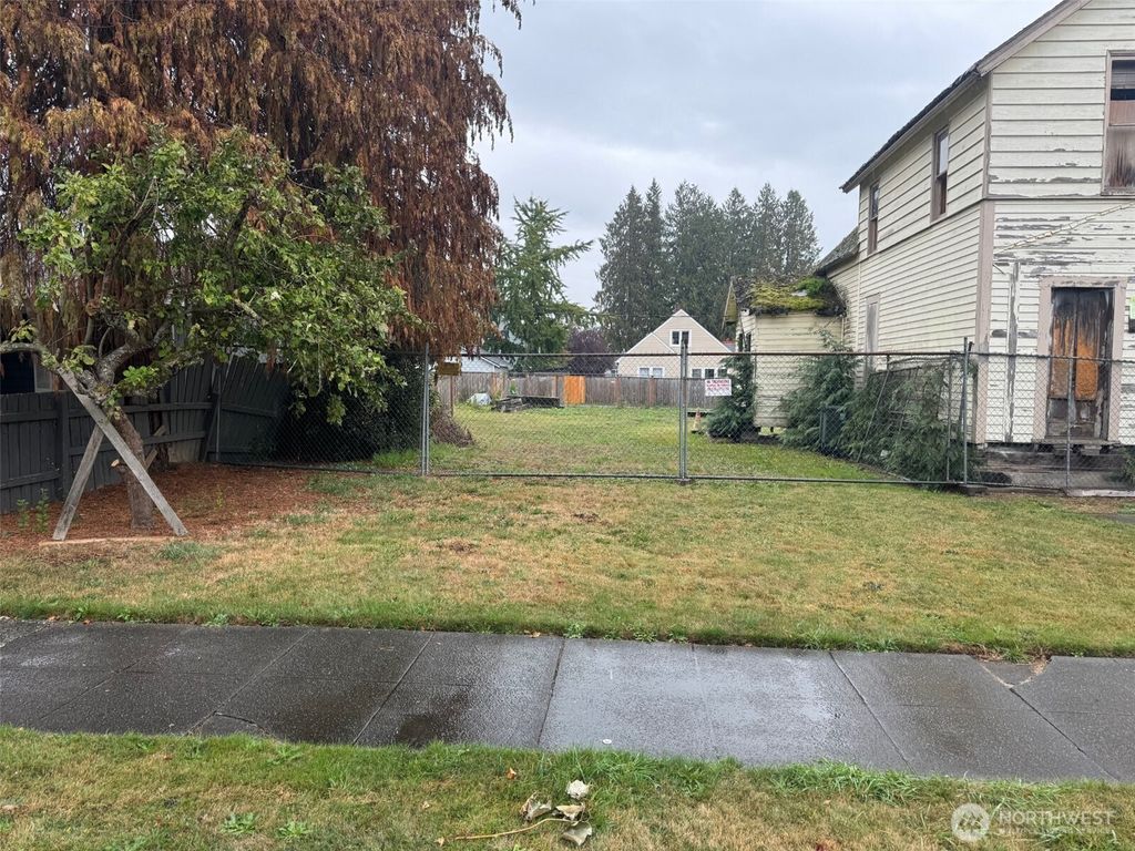 Photo of 401 Pine Avenue, Snohomish, WA 98290 (MLS # 2438207)