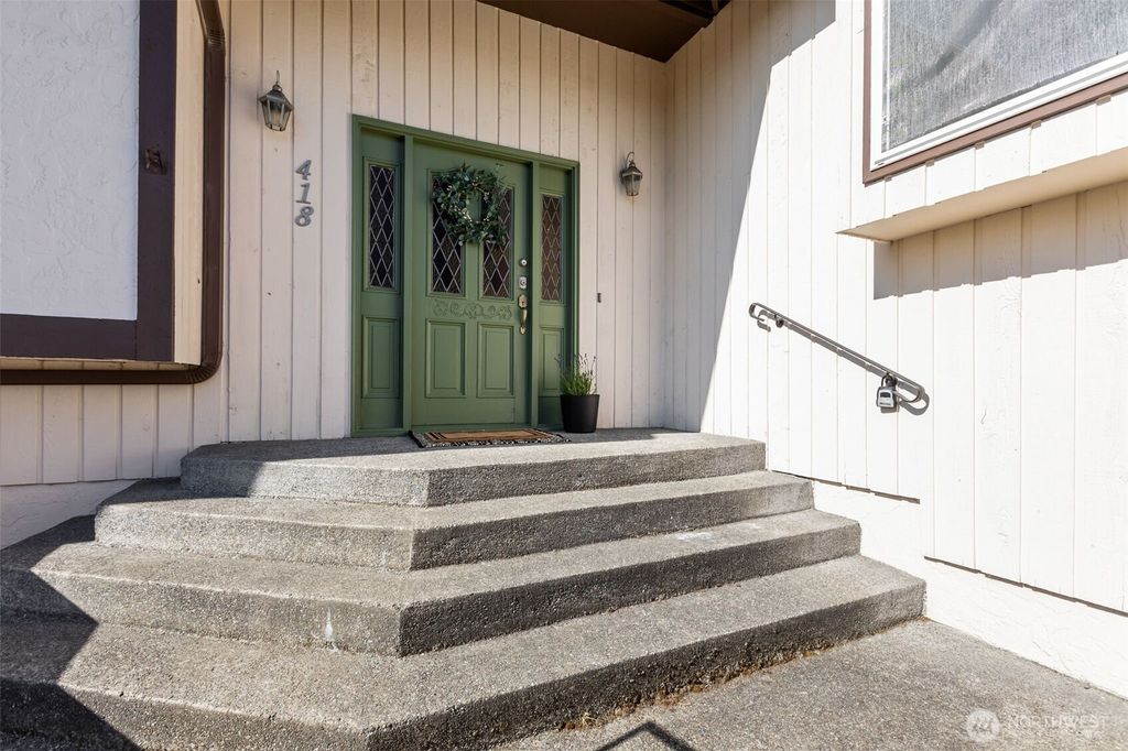 Photo of 418 SW 189th Street, Normandy Park, WA 98166 (MLS # 2411217)