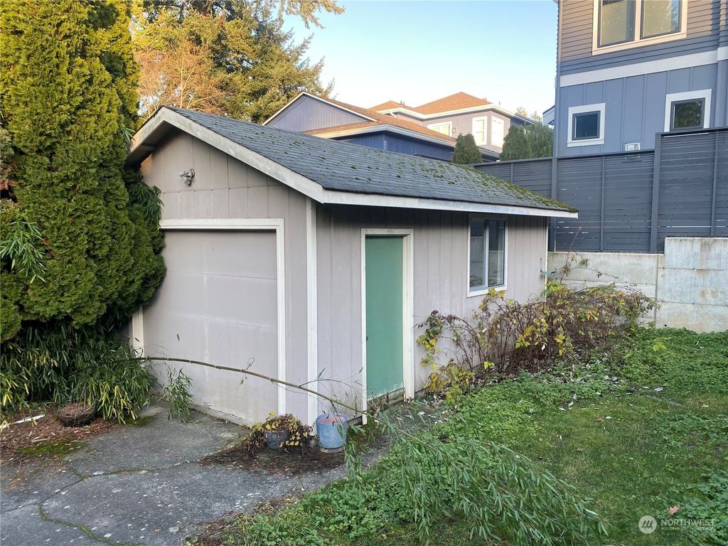Photo of 1708 2nd Avenue N, Seattle, WA 98109 (MLS # 2316143)