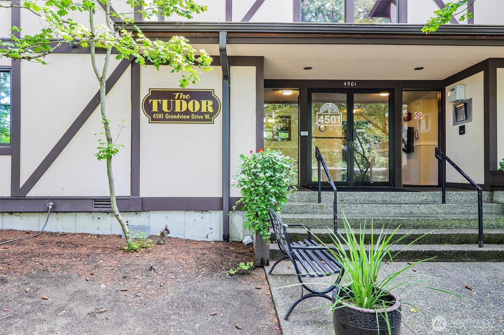 4501 Grandview Drive W T208