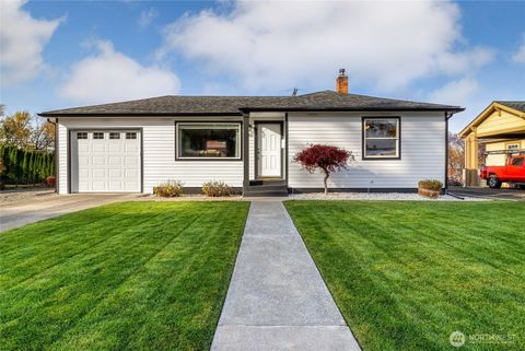 Photo of 1340 Tillamook Street, Walla Walla, WA 99362 (MLS # 2453546)