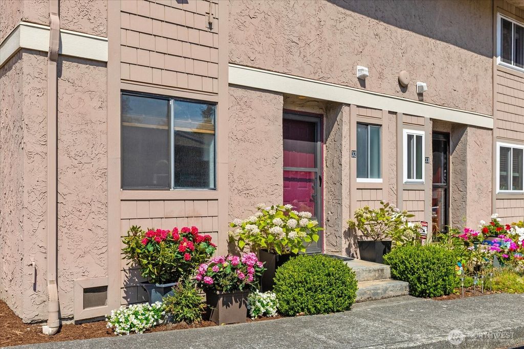 Photo of 20100 60th Avenue W #32, Lynnwood, WA 98036 (MLS # 2420237)